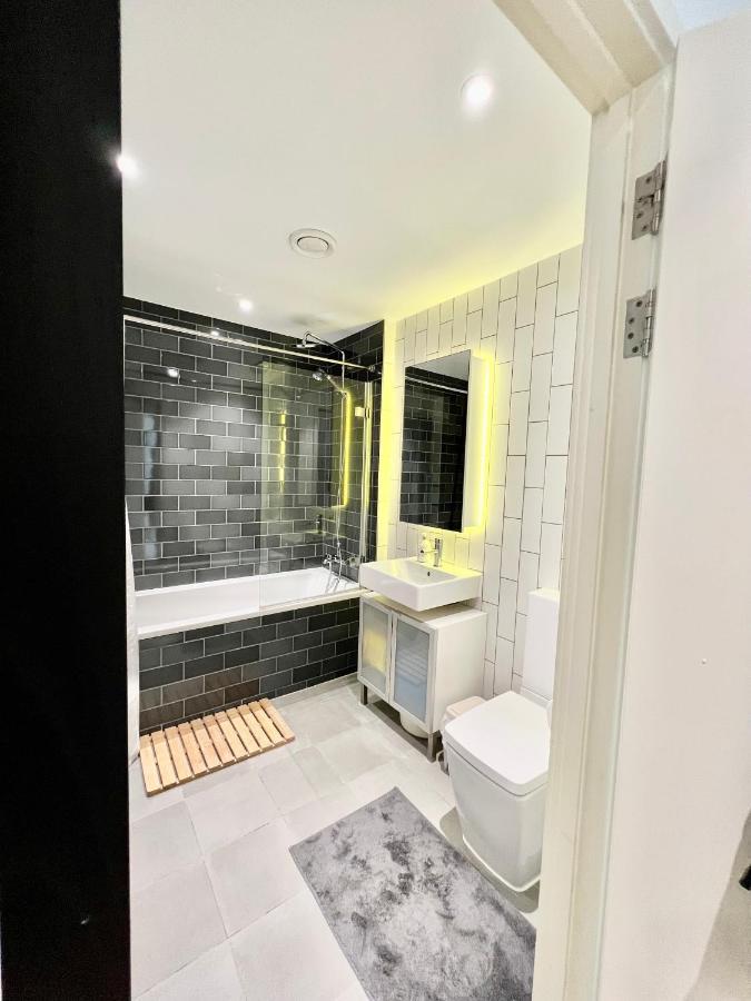 Luxury 2 Bedroom 2 Bathroom Apartment - London City Airport Exterior foto