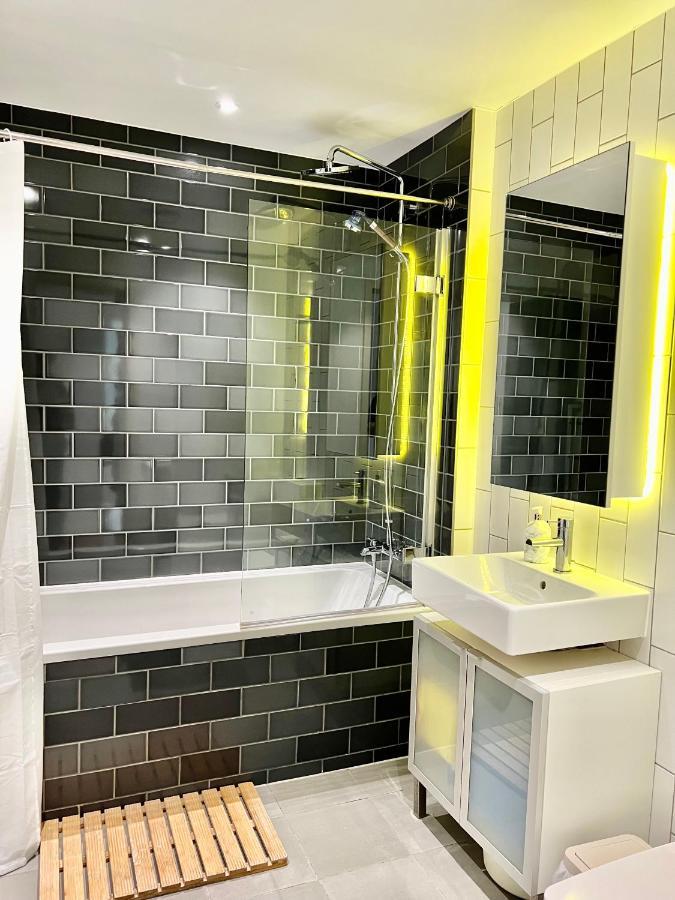 Luxury 2 Bedroom 2 Bathroom Apartment - London City Airport Exterior foto